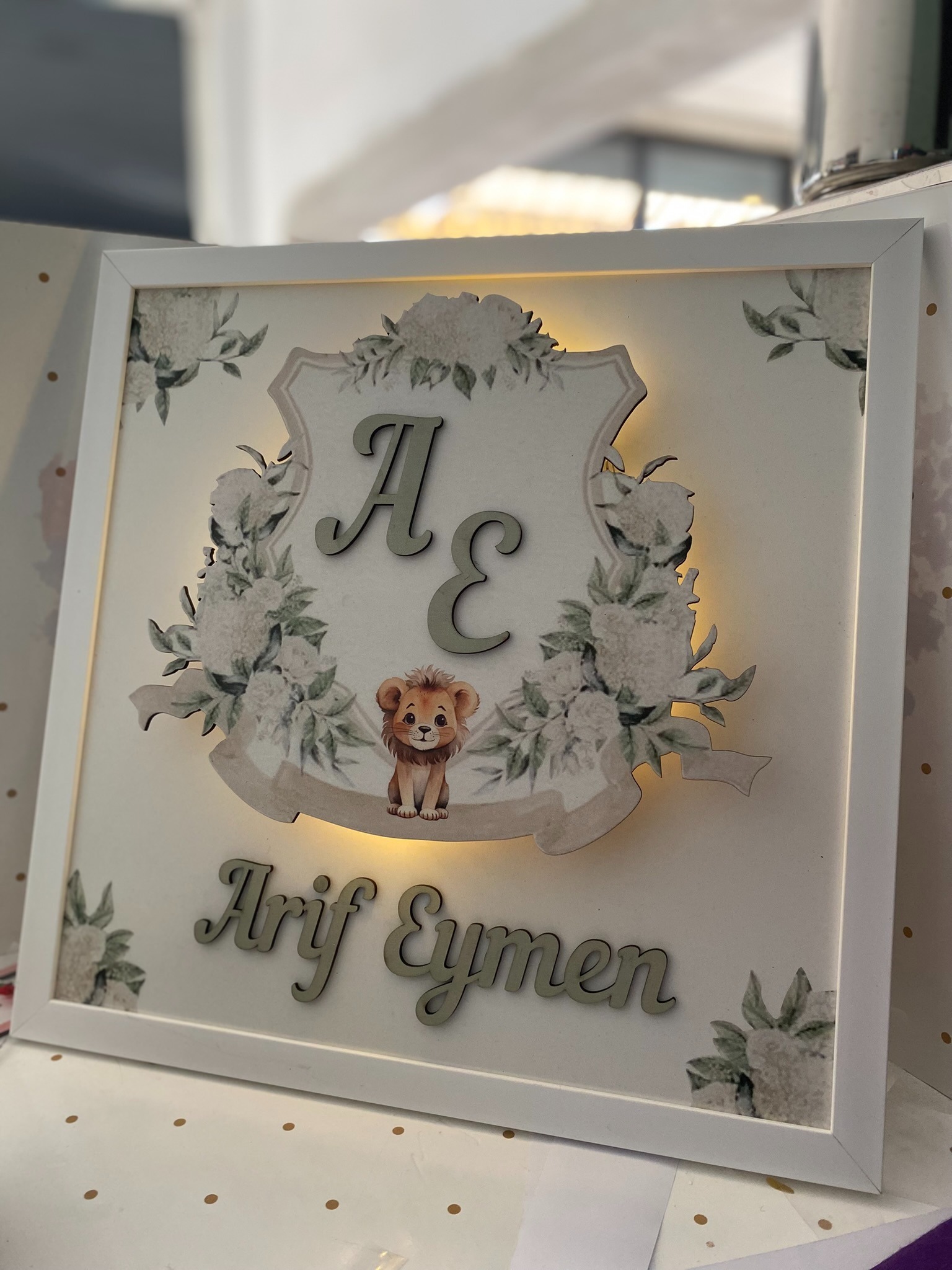 Aslan Figürlü Işıklı Çerçeve Kapı Süsü