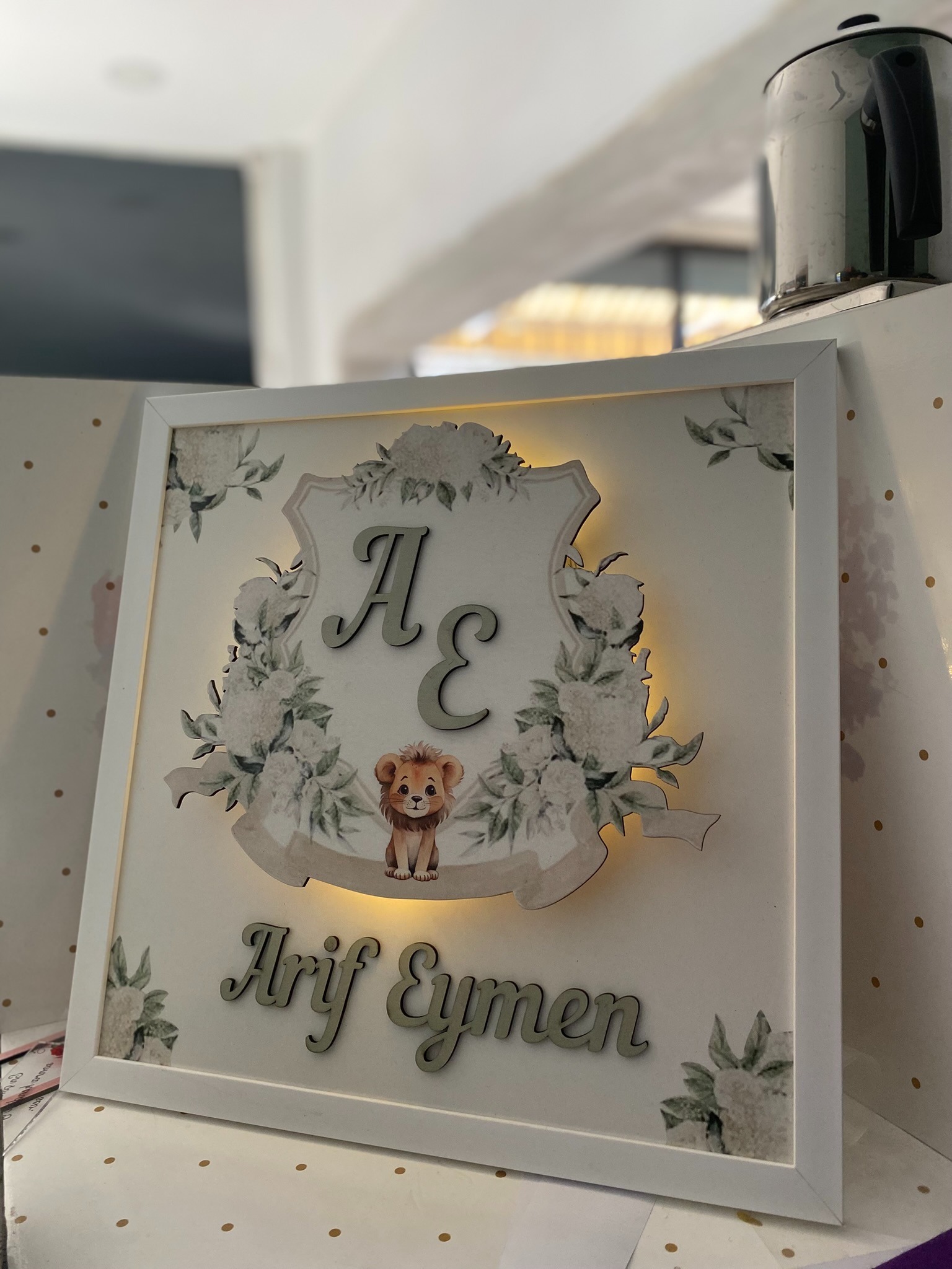 Aslan Figürlü Işıklı Çerçeve Kapı Süsü