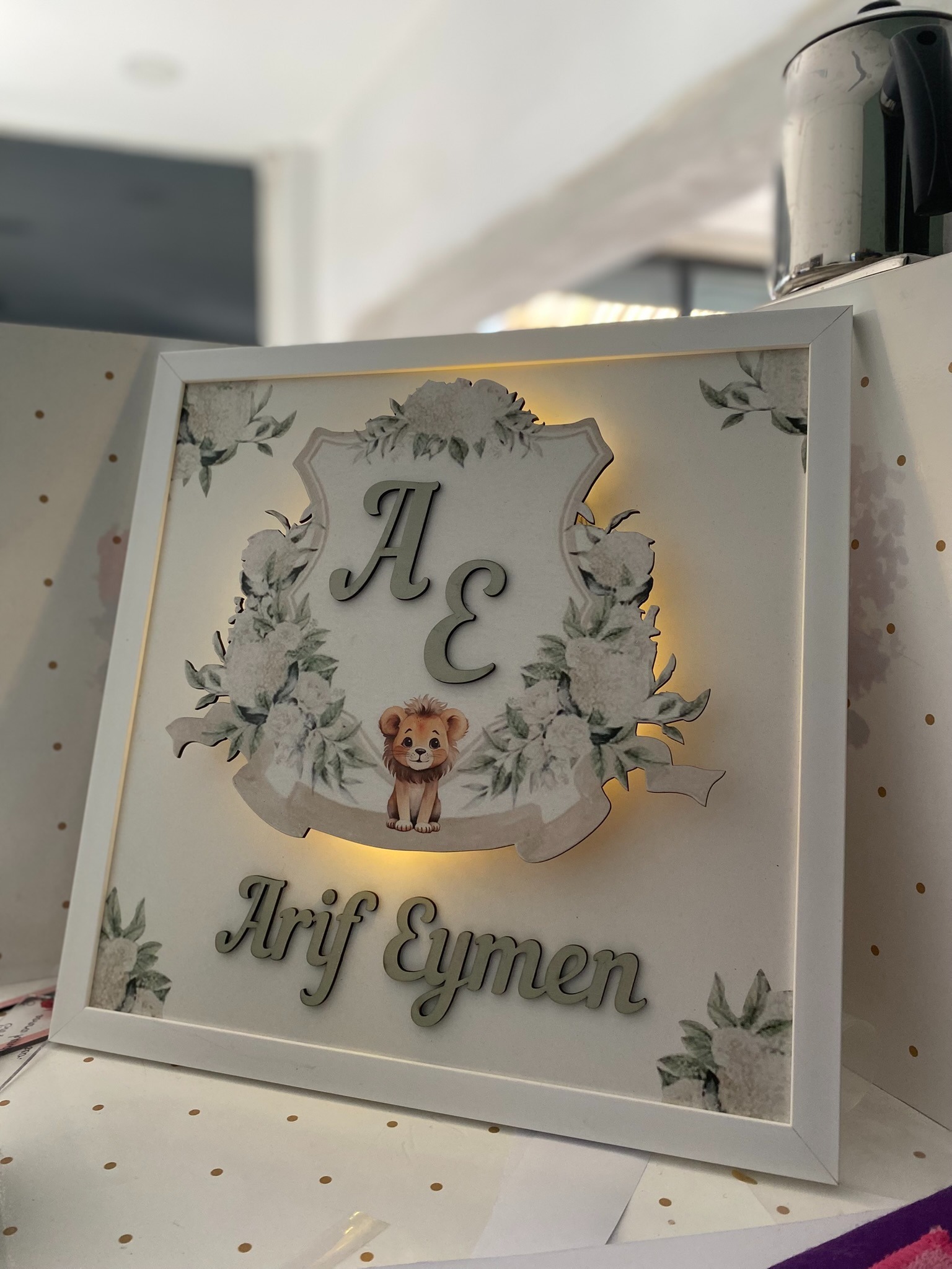 Aslan Figürlü Işıklı Çerçeve Kapı Süsü