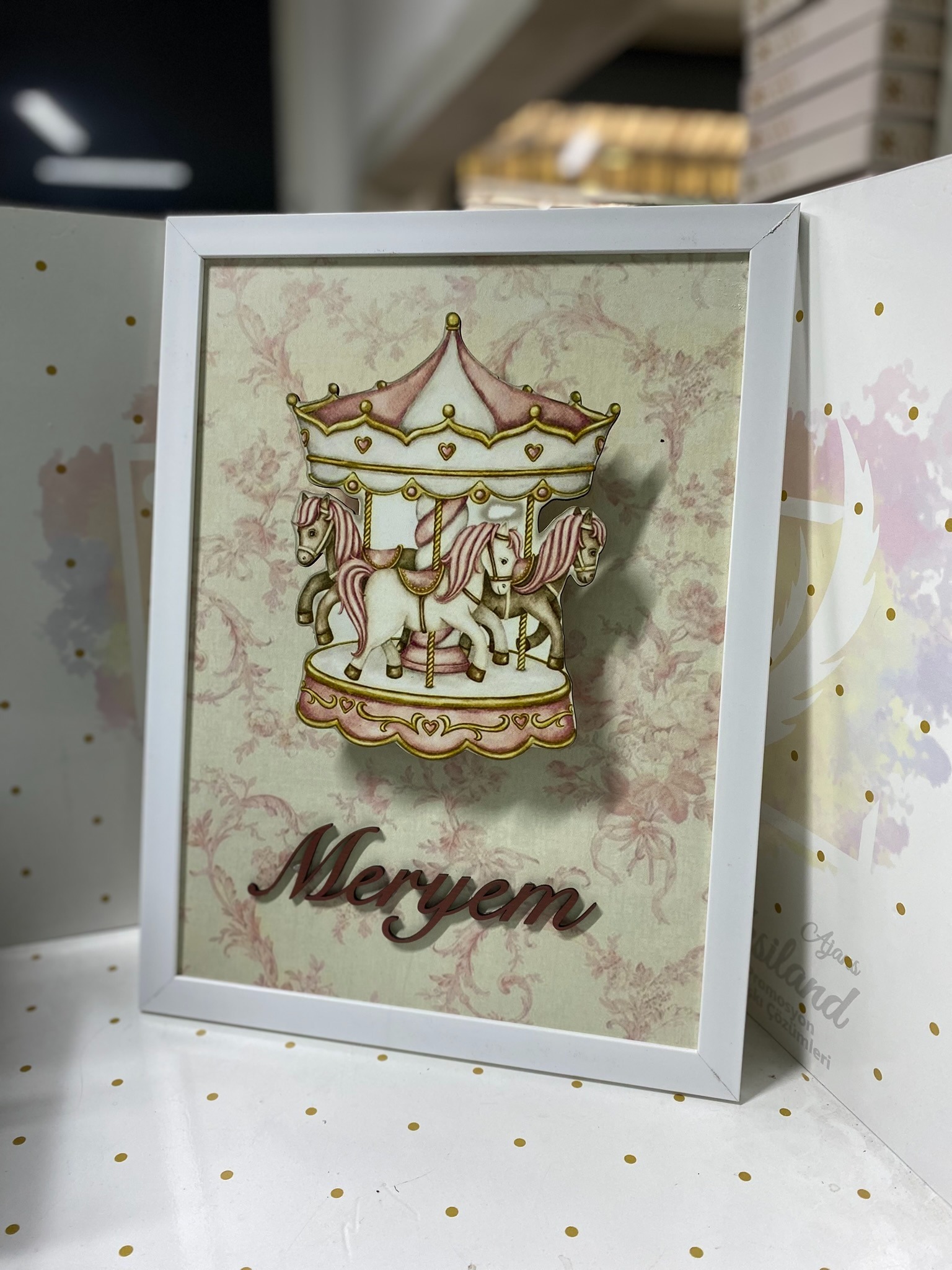 Atlıkarınca Işıklı Çerçeve Kapı Süsü- Pembe