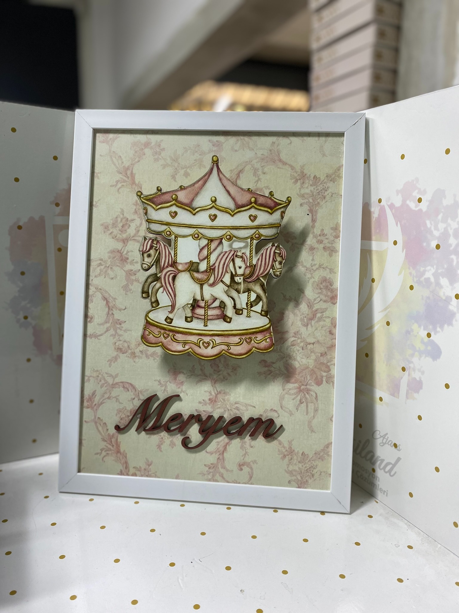 Atlıkarınca Işıklı Çerçeve Kapı Süsü- Pembe