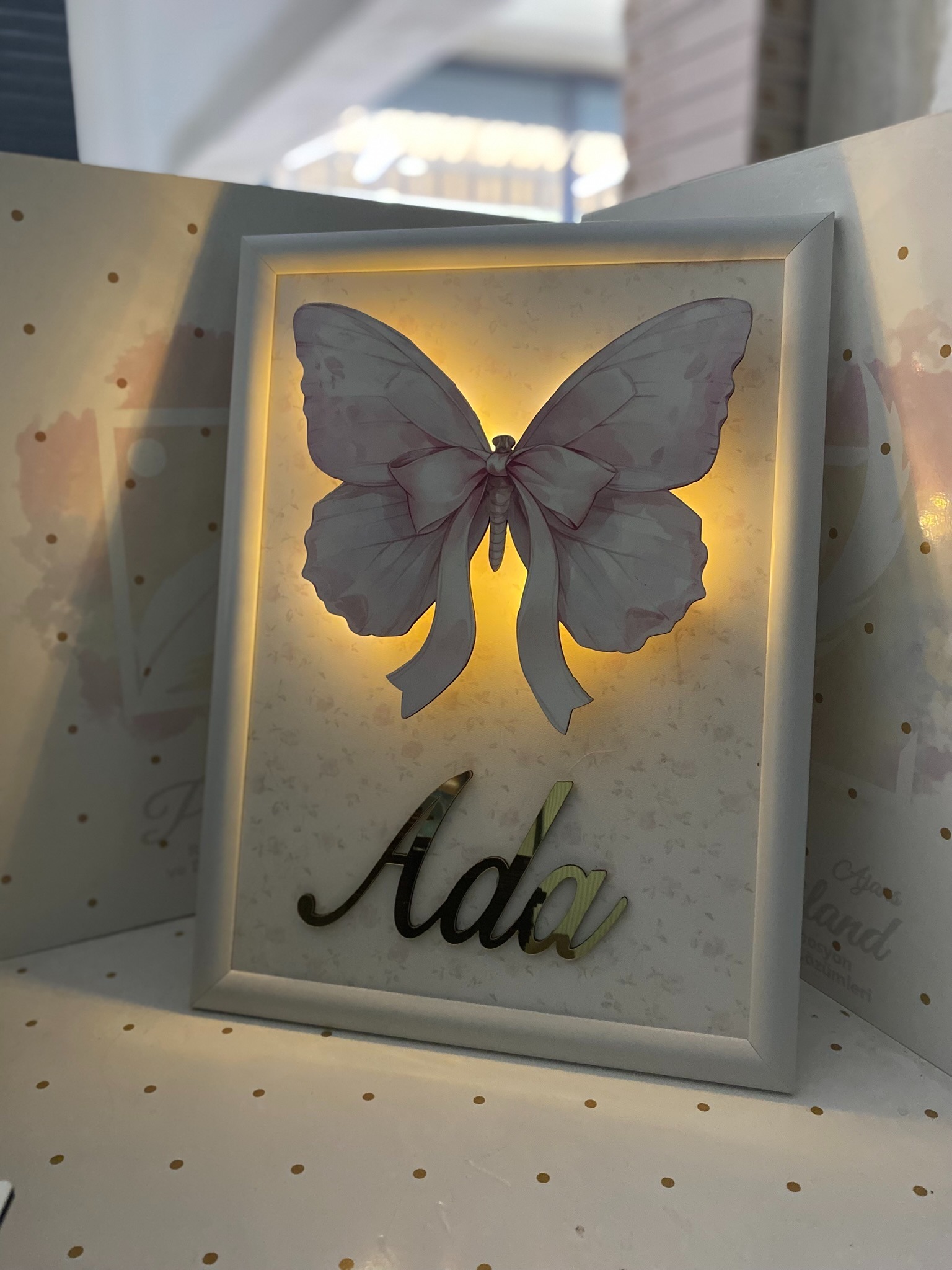 Kelebek Işıklı Çerçeve Kapı Süsü