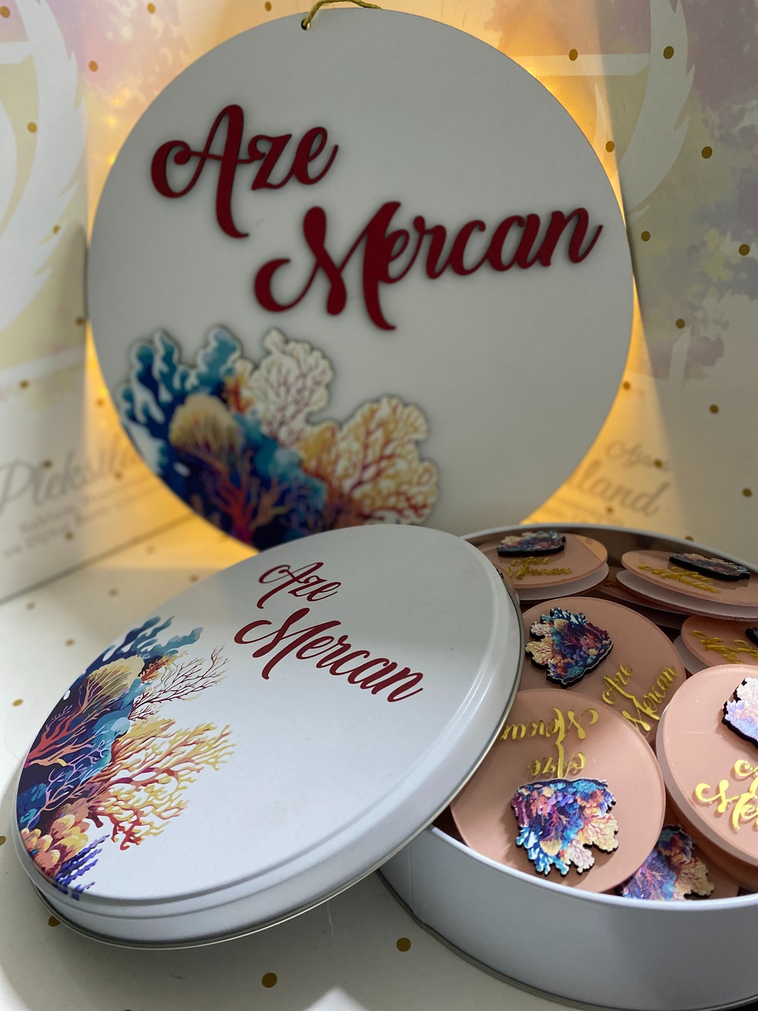 25 Adet Pleksi Magnet - 1 Adet Metal Kutu - 1 Adet Kapı Süsü